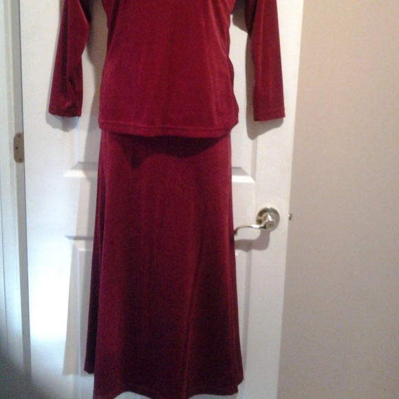 Red skirt and top - Picture 2 of 5